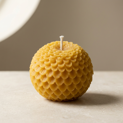 Chandelle boule fleurie en cire d'abeille pure | Faite à la main au Québec | Mielbrut