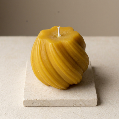 Chandelle torsadée cannelée en cire d'abeille pure | Faite à la main au Québec | Mielbrut